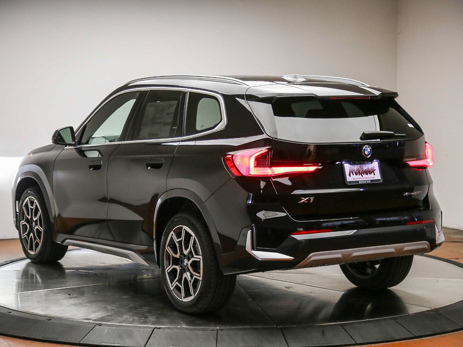 New 2026 BMW X1 xDrive28i w/ Technology Package AWD/4WD image 2