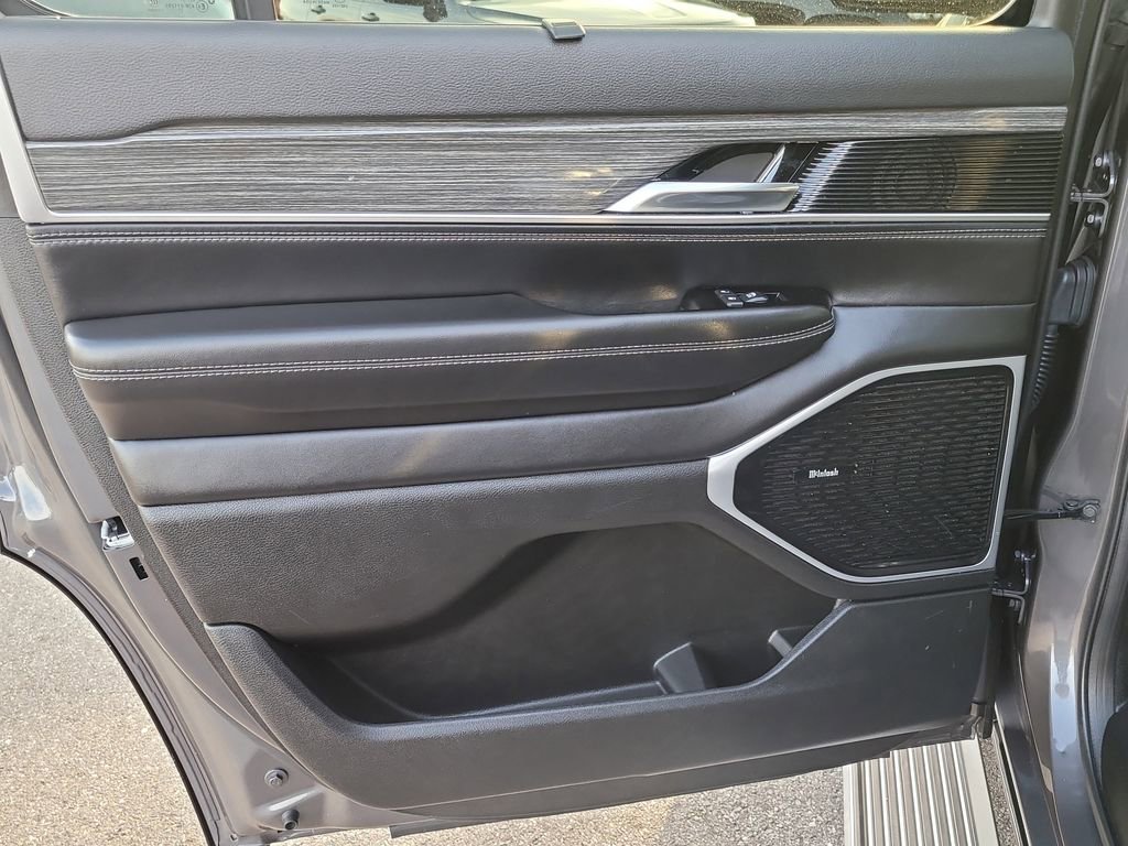 Used 2022 Jeep Wagoneer Series III w/ Premium Group I image 10