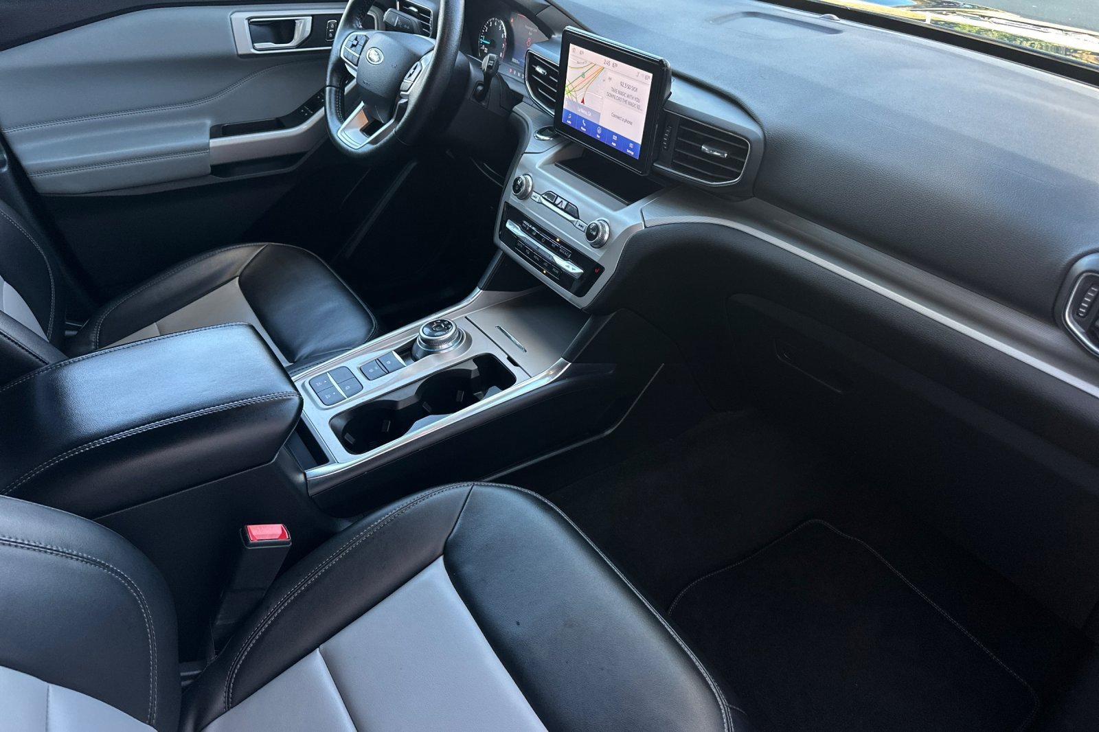 Certified 2022 Ford Explorer XLT w/ Equipment Group 202A image 16