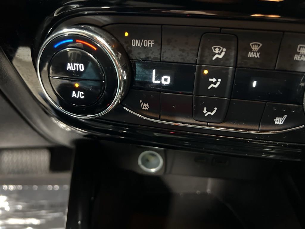 Used 2024 Chevrolet Trax RS FWD image 32