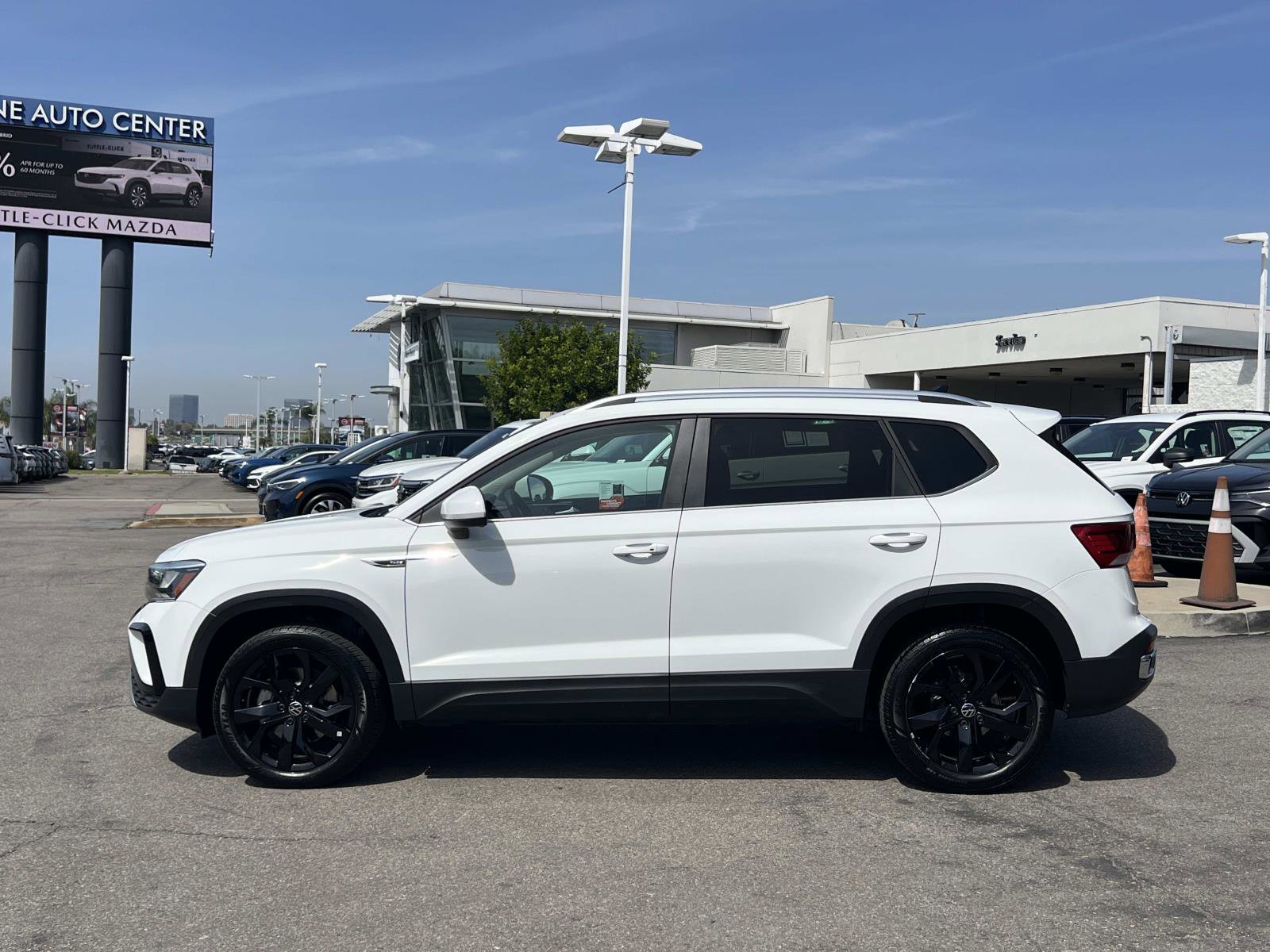 Certified 2023 Volkswagen Taos SE w/ Black Wheel Package image 2