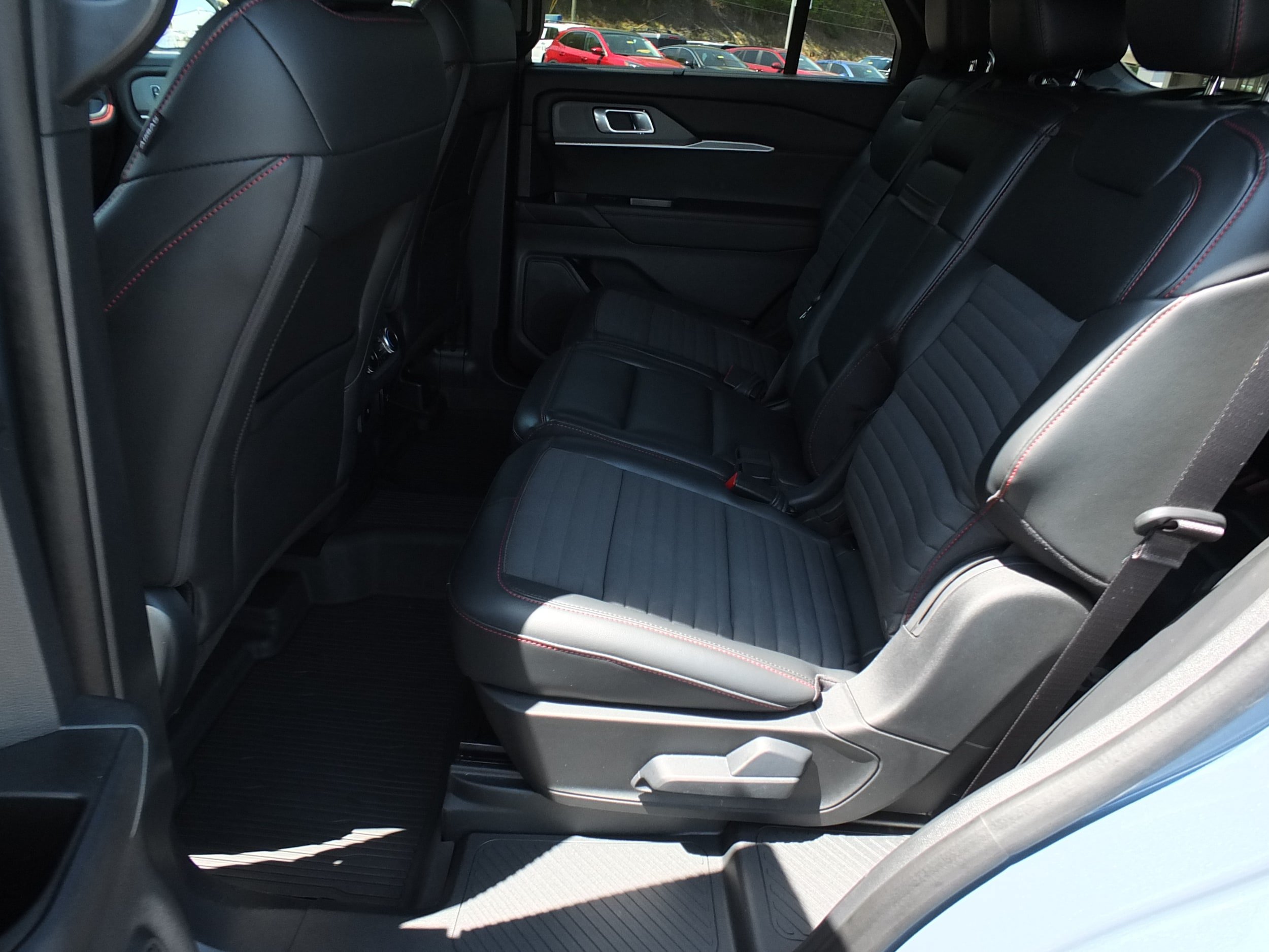 Used 2025 Ford Explorer ST-Line w/ Premium Package AWD/4WD image 12
