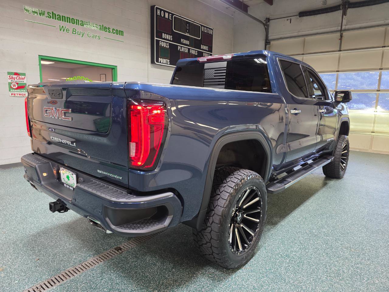 Used 2022 GMC Sierra 1500 Denali w/ Driver Alert Package II AWD/4WD image 6