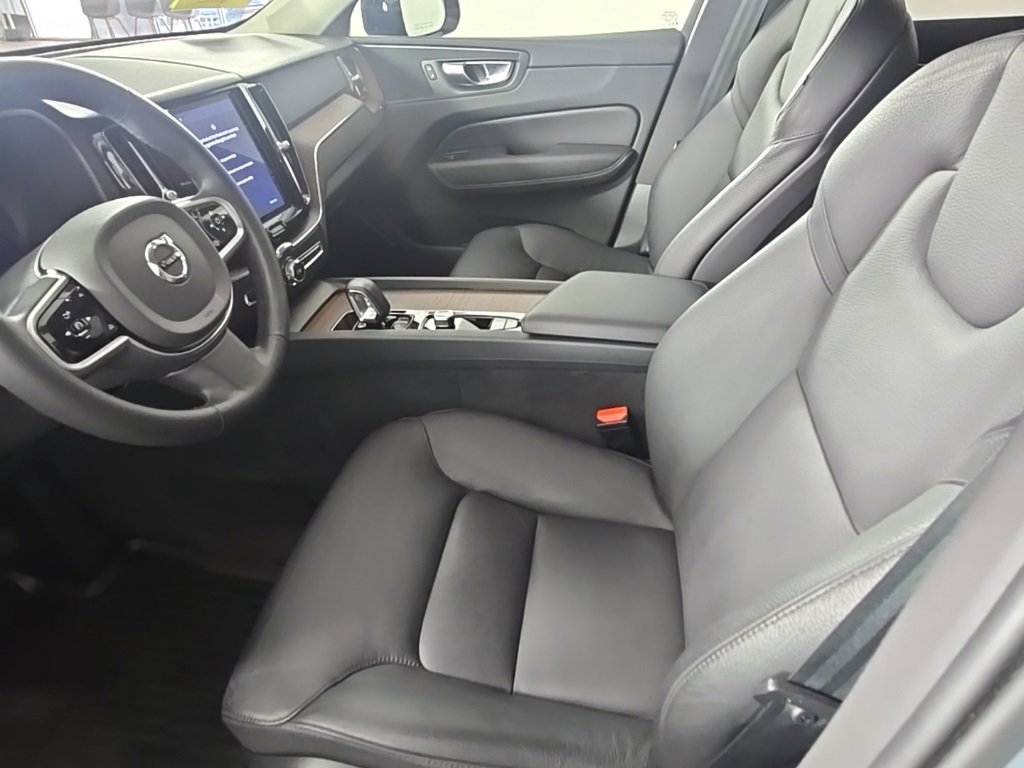 Certified 2023 Volvo XC60 B5 Plus w/ Climate Package image 16