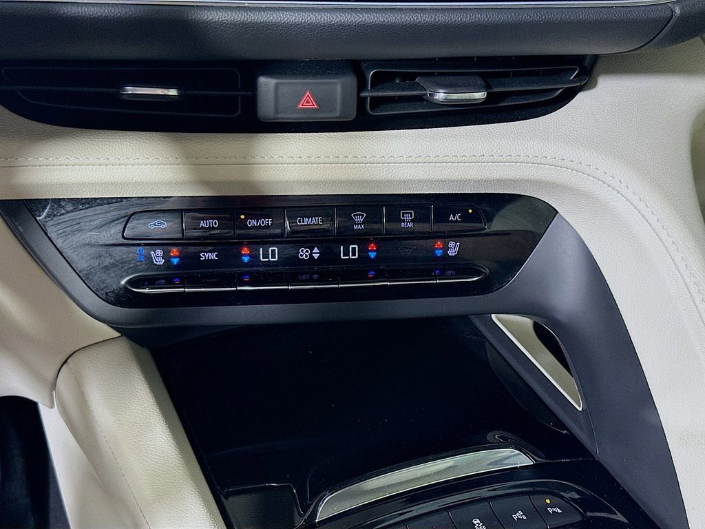 Used 2023 Buick Envision Avenir image 25