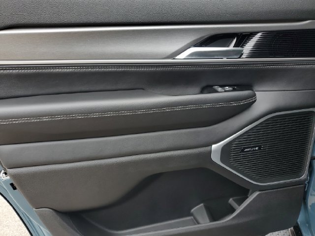 New 2026 Jeep Grand Wagoneer Limited AWD/4WD image 16