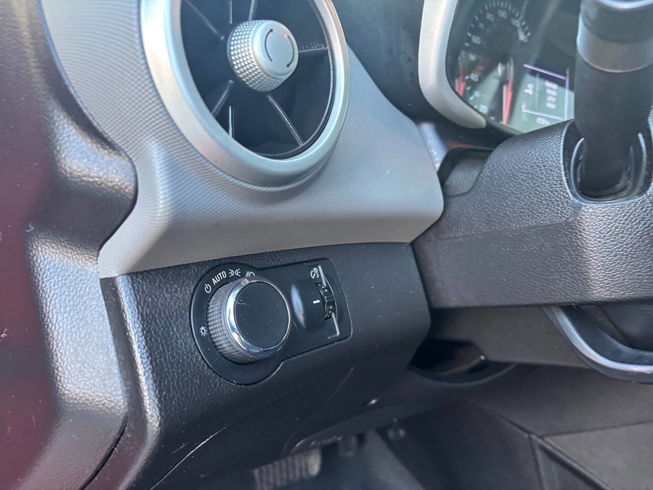 Used 2020 Chevrolet Sonic Premier FWD image 33