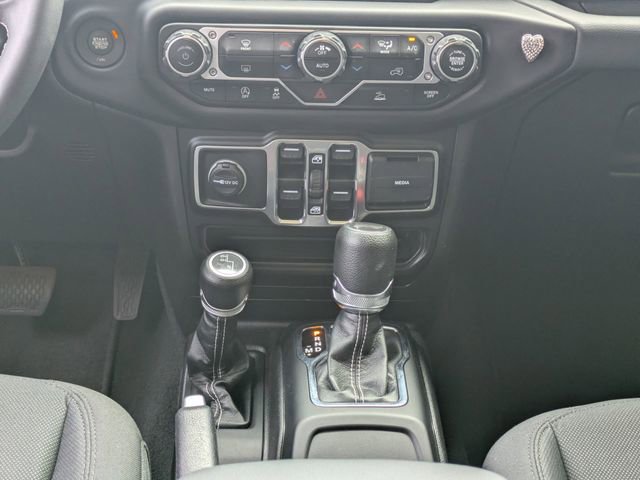 Used 2023 Jeep Wrangler Unlimited Sahara AWD/4WD image 19