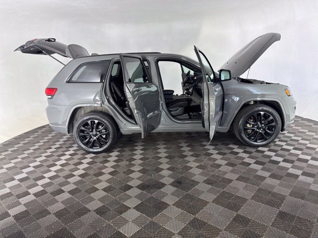 Used 2022 Jeep Grand Cherokee Laredo X AWD/4WD image 15