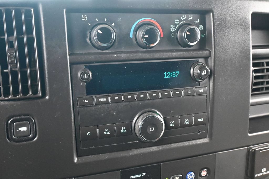 Used 2018 Chevrolet Express 2500 RWD image 16