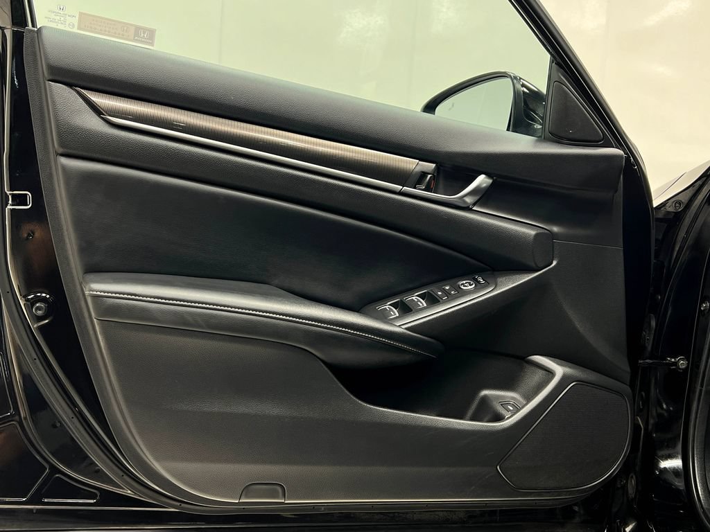 Used 2018 Honda Accord Sport image 15