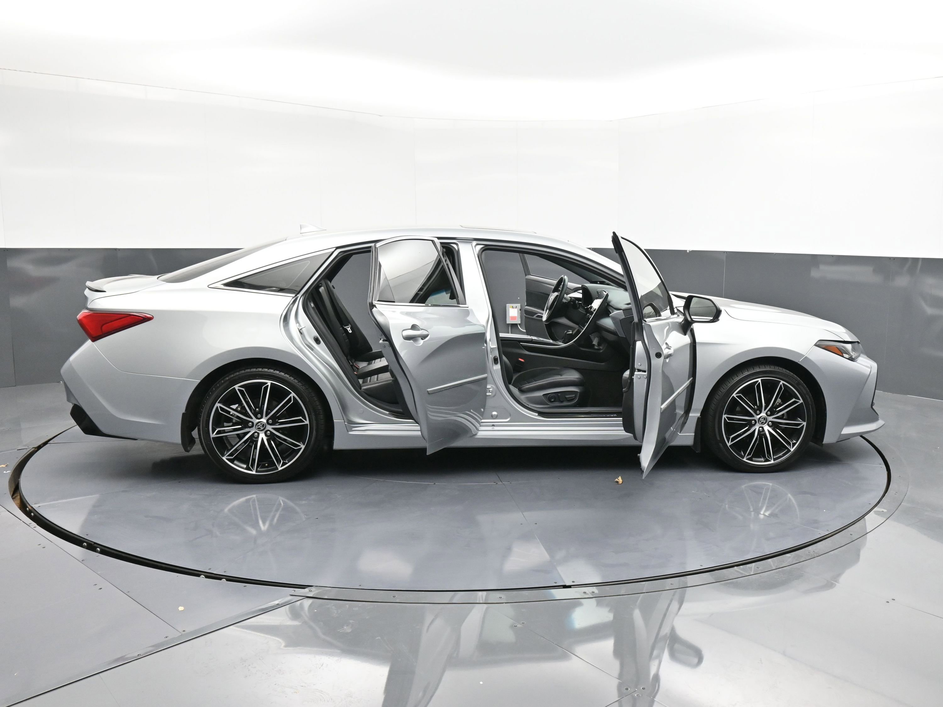 Used 2022 Toyota Avalon Touring image 44