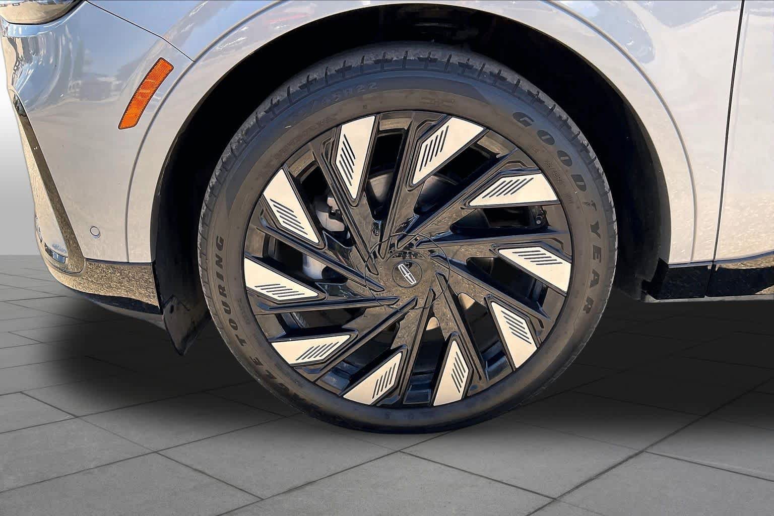 Used 2024 Lincoln Nautilus Reserve w/ Equipment Group 202A AWD/4WD image 10