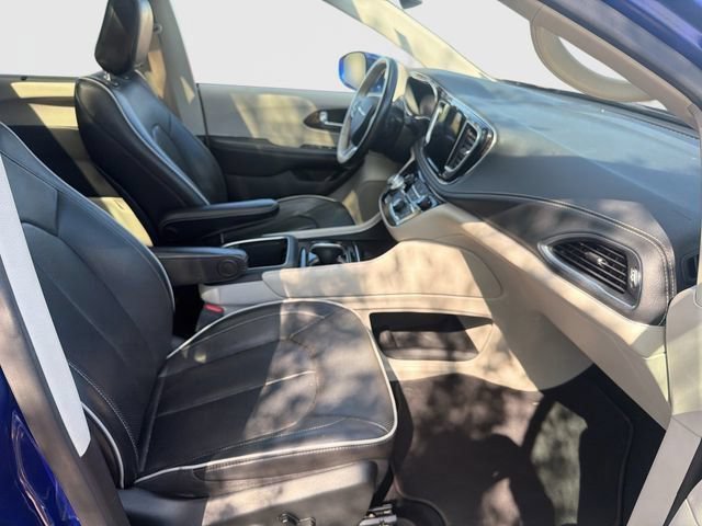 Used 2021 Chrysler Pacifica Limited AWD/4WD image 35