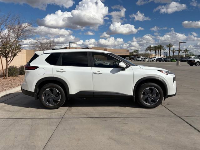 Used 2025 Nissan Rogue SV image 3