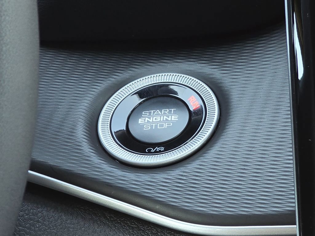 New 2025 Jeep Grand Cherokee Altitude image 31