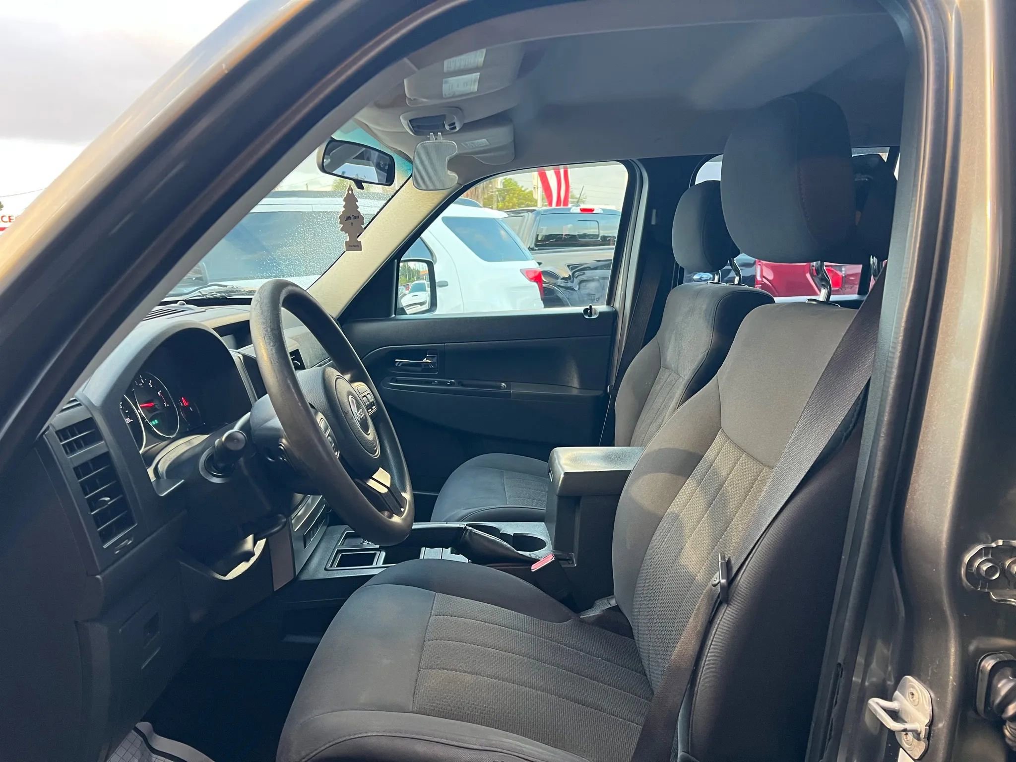 Used 2012 Jeep Liberty Sport image 11