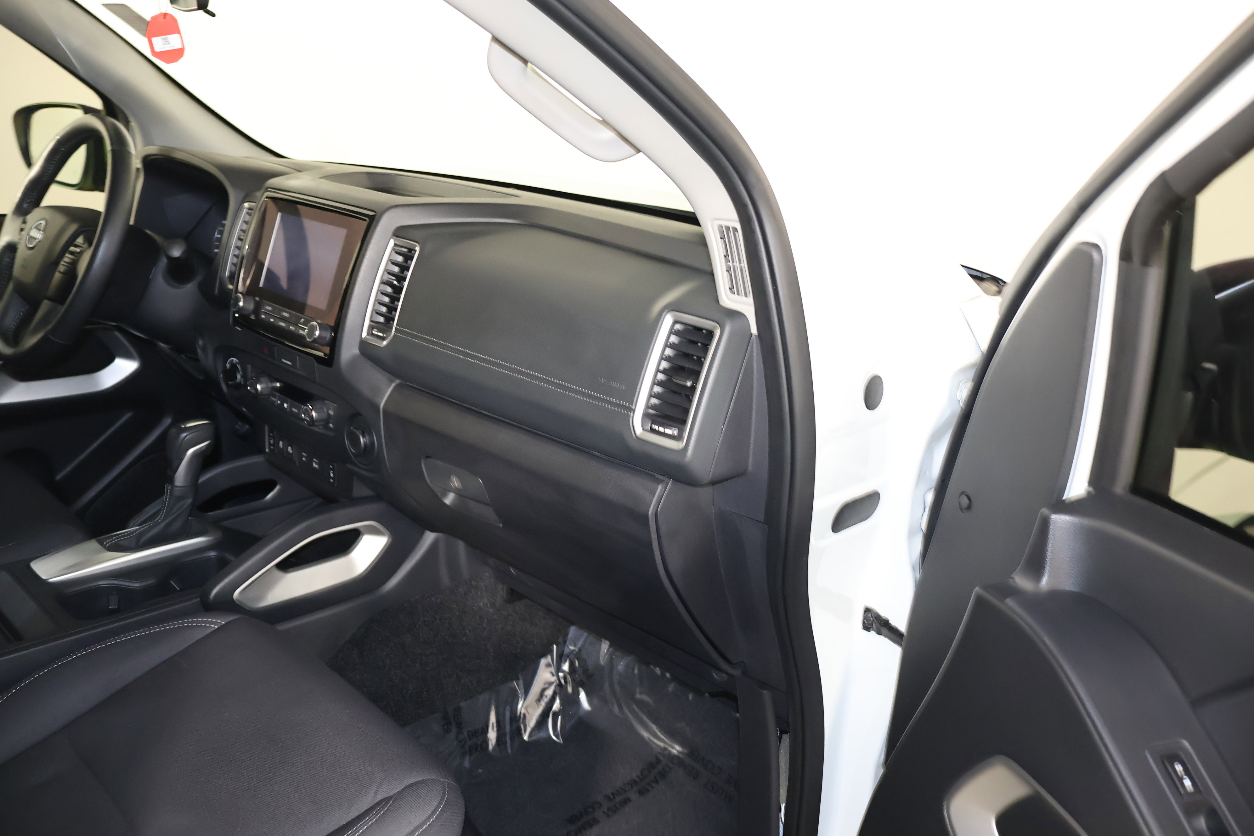 Used 2022 Nissan Frontier SV image 44