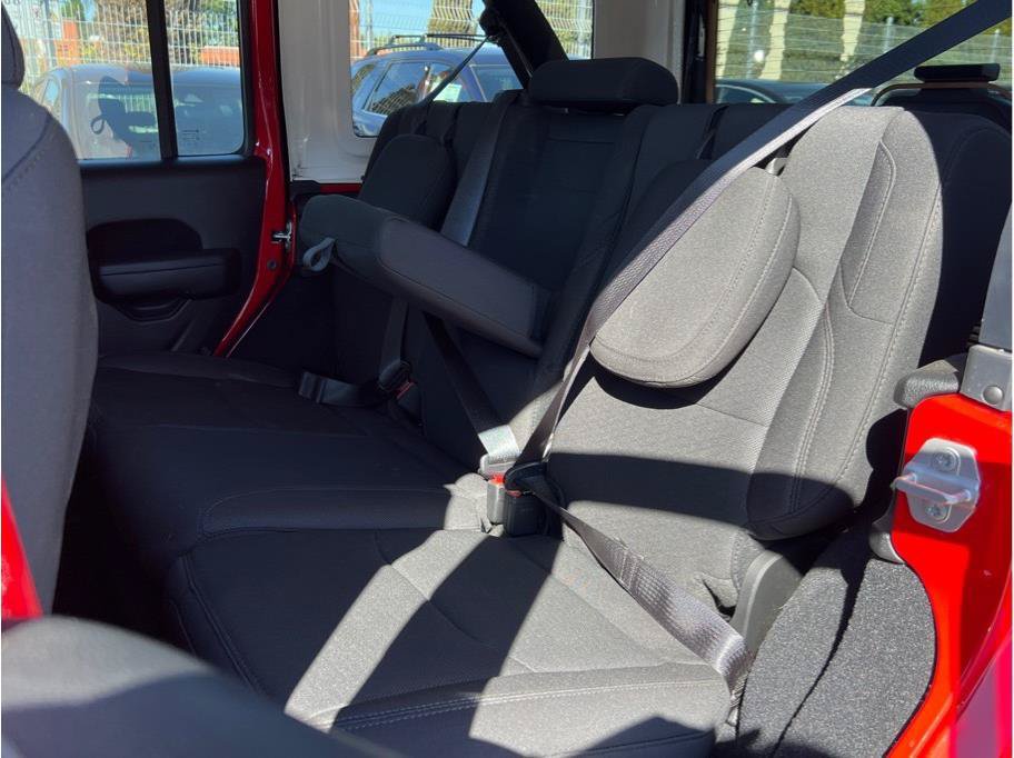 Used 2023 Jeep Wrangler Unlimited AWD/4WD image 10