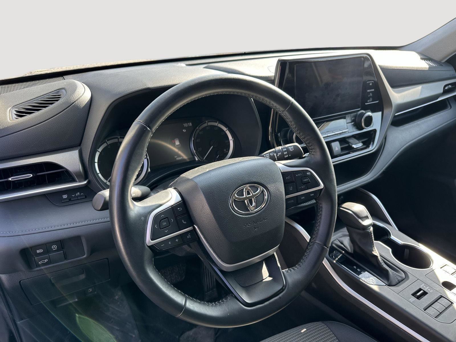 Certified 2024 Toyota Highlander LE image 13