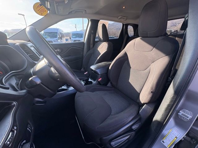 Used 2019 Jeep Cherokee Latitude w/ Popular Appearance Group image 24