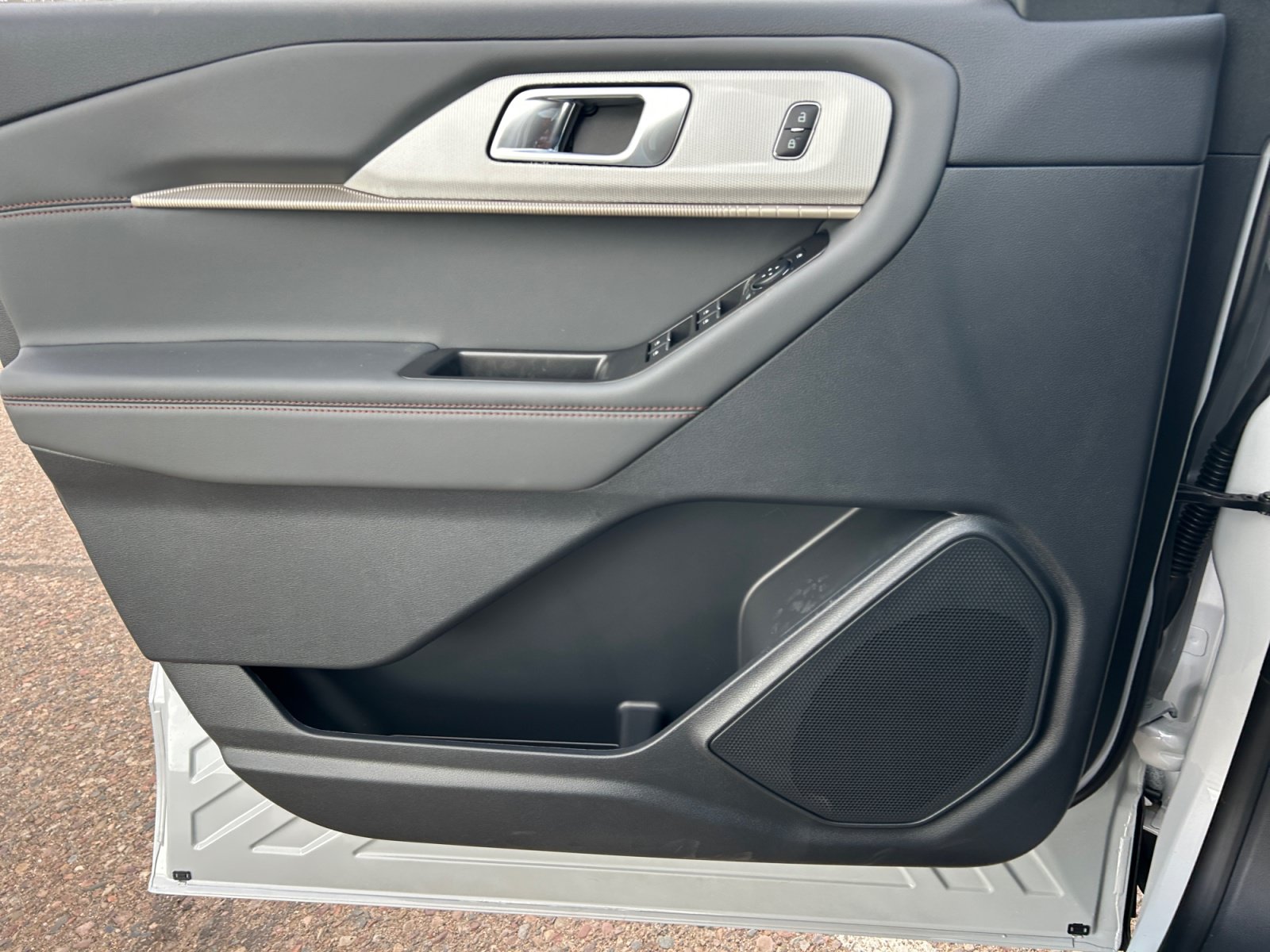 New 2026 Ford Explorer Active w/ Active Comfort Package RWD image 13