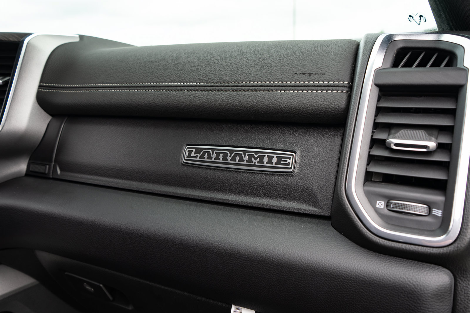 New 2026 RAM 4500 4x4 Crew Cab DRW w/ Laramie Trim Package image 45