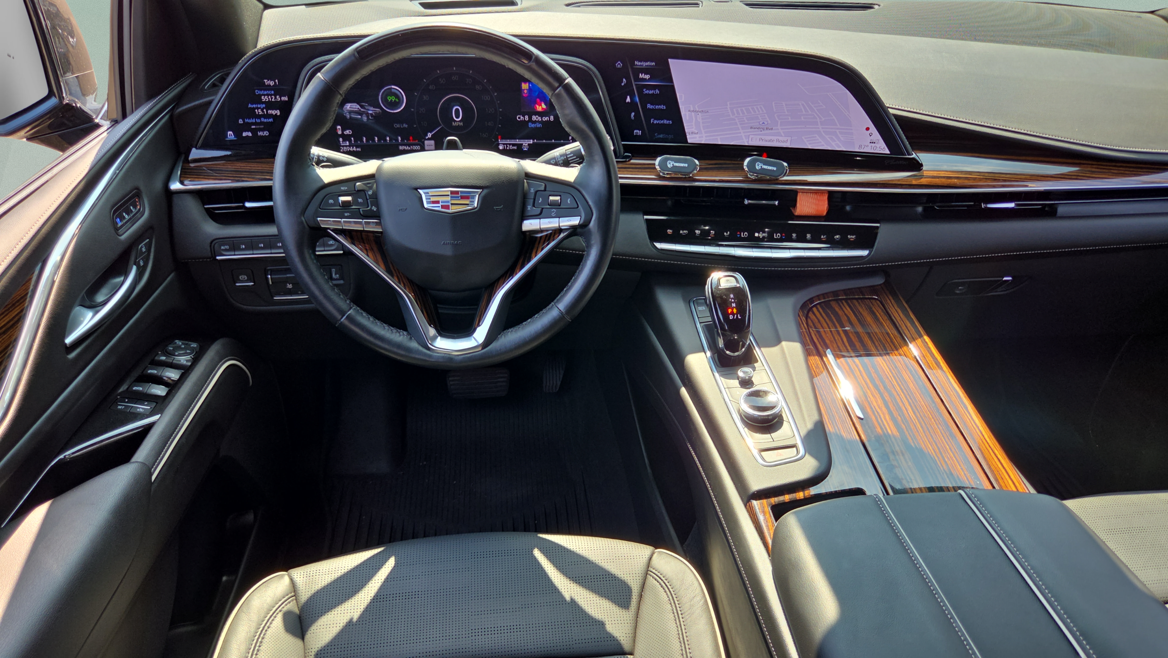 Used 2024 Cadillac Escalade Premium Luxury w/ Performance Package AWD/4WD image 12