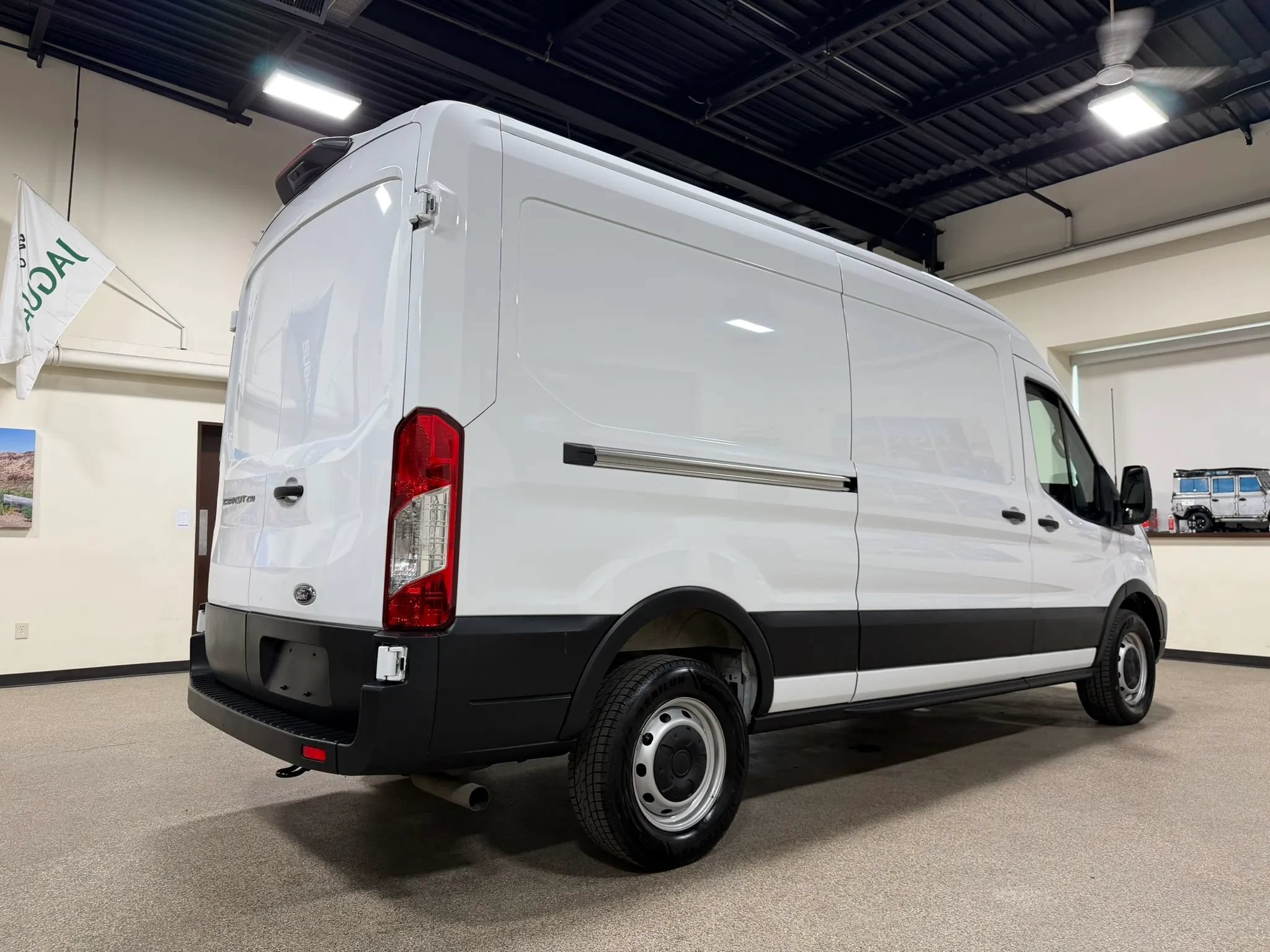 Used 2025 Ford Transit 250 148 Medium Roof RWD image 5