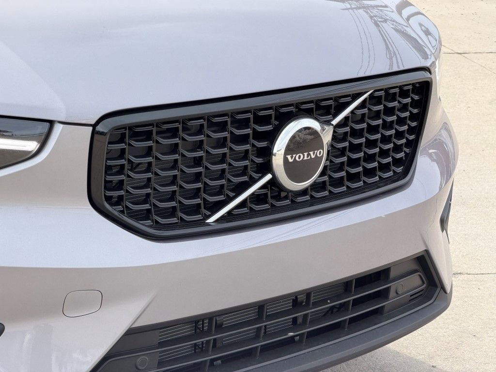 New 2026 Volvo XC40 B5 Core w/ Climate Package AWD/4WD image 2