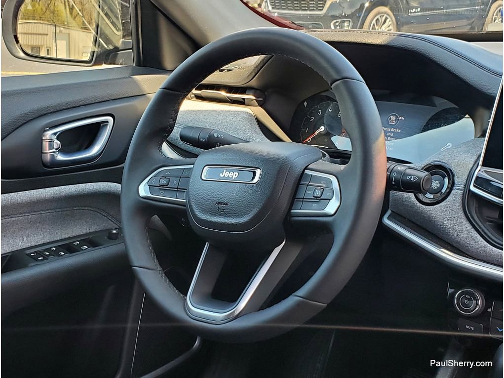 Used 2023 Jeep Compass Latitude image 12