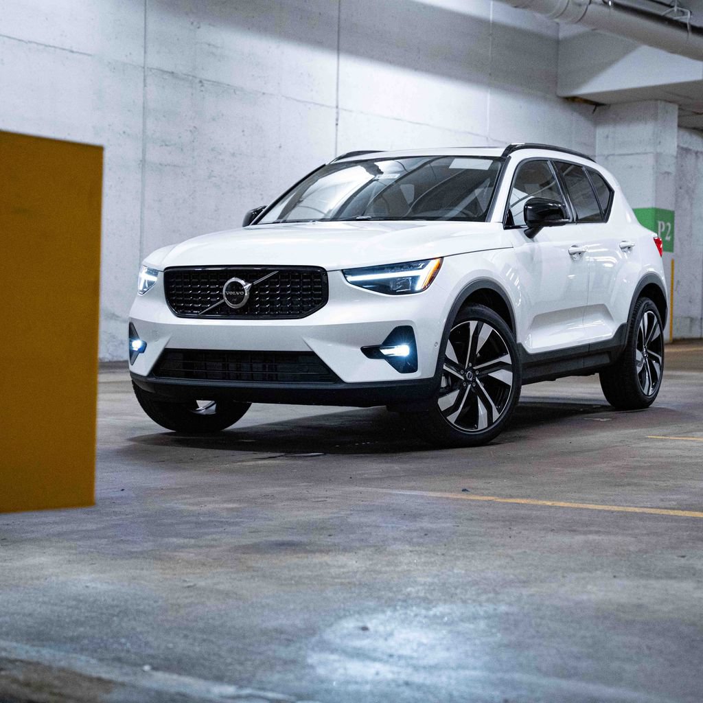 New 2026 Volvo XC40 B5 Ultra w/ Protection Package Premier AWD/4WD image 1