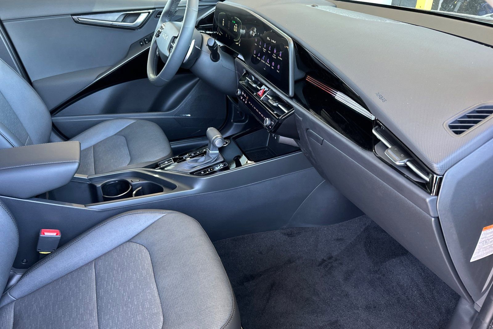 New 2026 Kia Niro FWD image 16