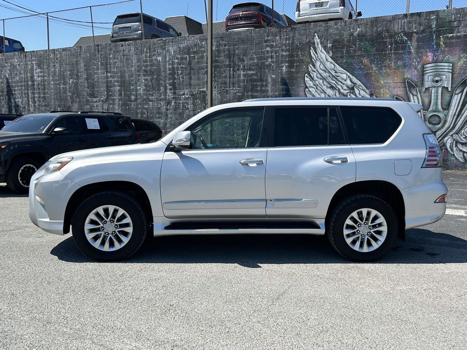 Used 2014 Lexus GX 460 w/ Premium Package image 6