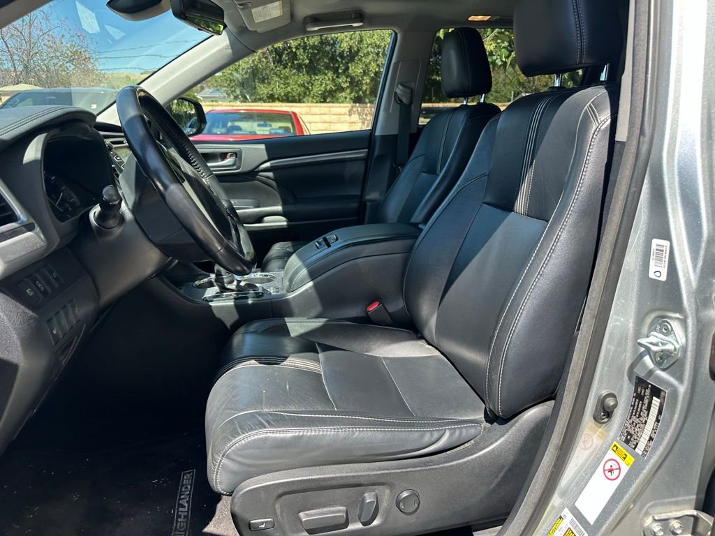 Used 2017 Toyota Highlander SE FWD image 11
