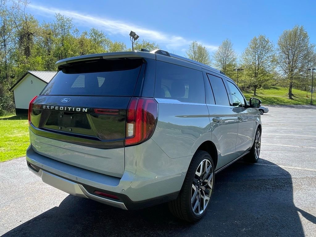 Used 2025 Ford Expedition Platinum w/ Platinum Ultimate Package AWD/4WD image 3