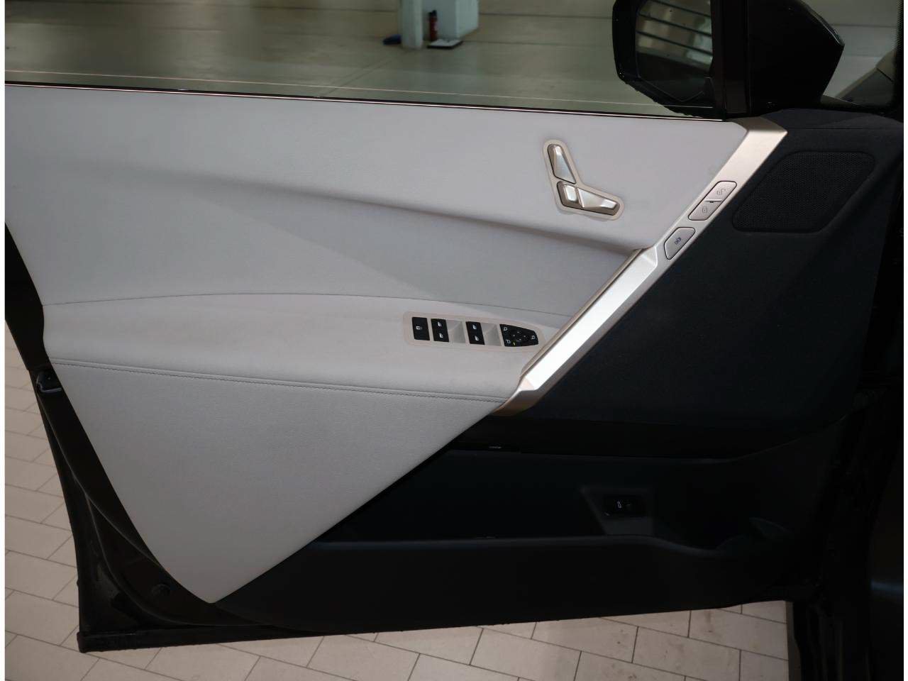 Certified 2024 BMW iX xDrive50 AWD/4WD image 9