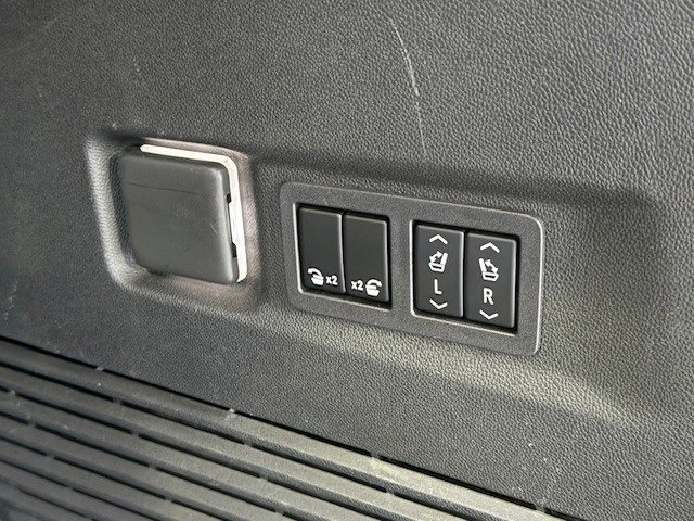 Used 2023 GMC Yukon XL Denali Ultimate image 45