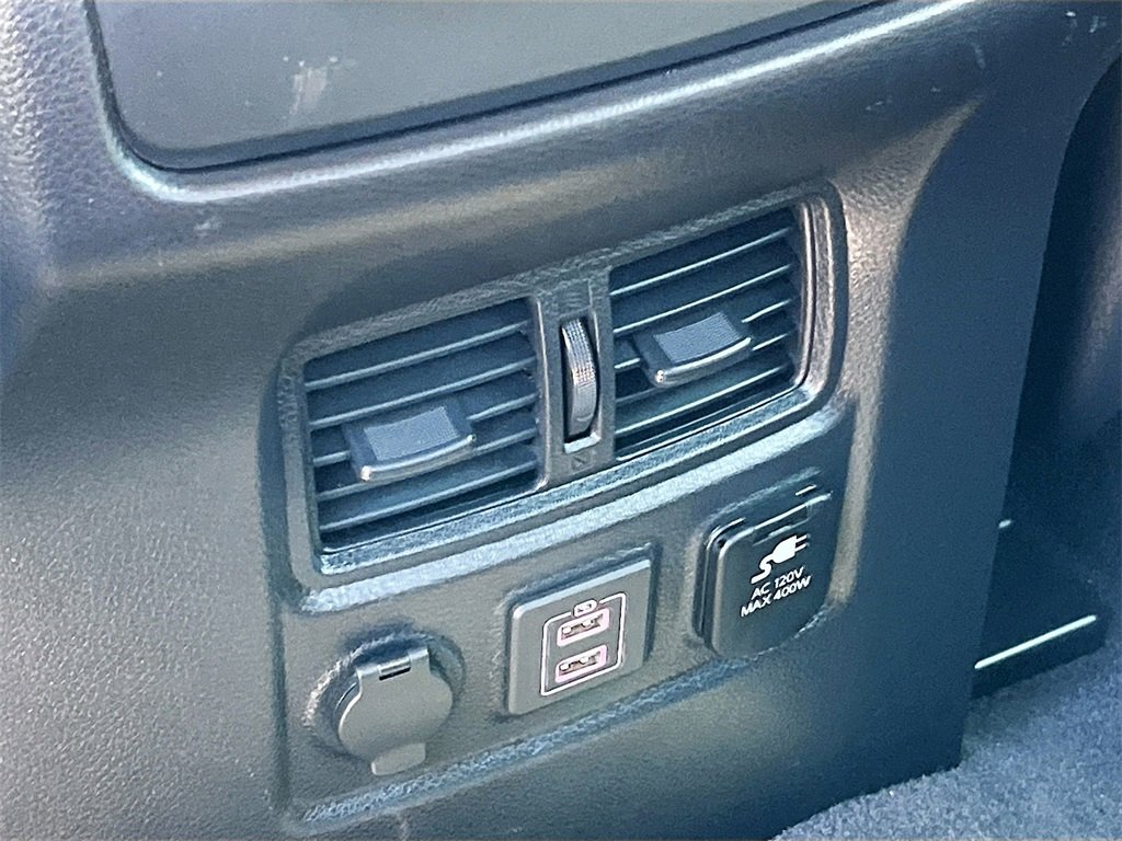 Used 2021 Nissan Titan SV w/ SV Convenience Package image 23