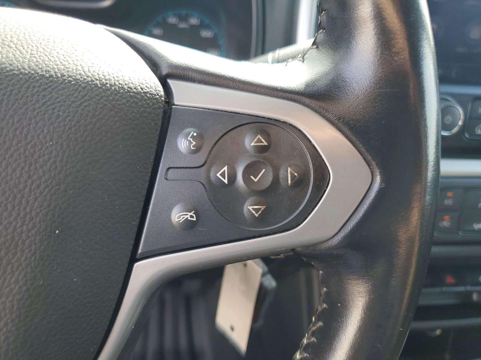 Used 2022 Chevrolet Colorado LT w/ Fleet Safety Package RWD image 12