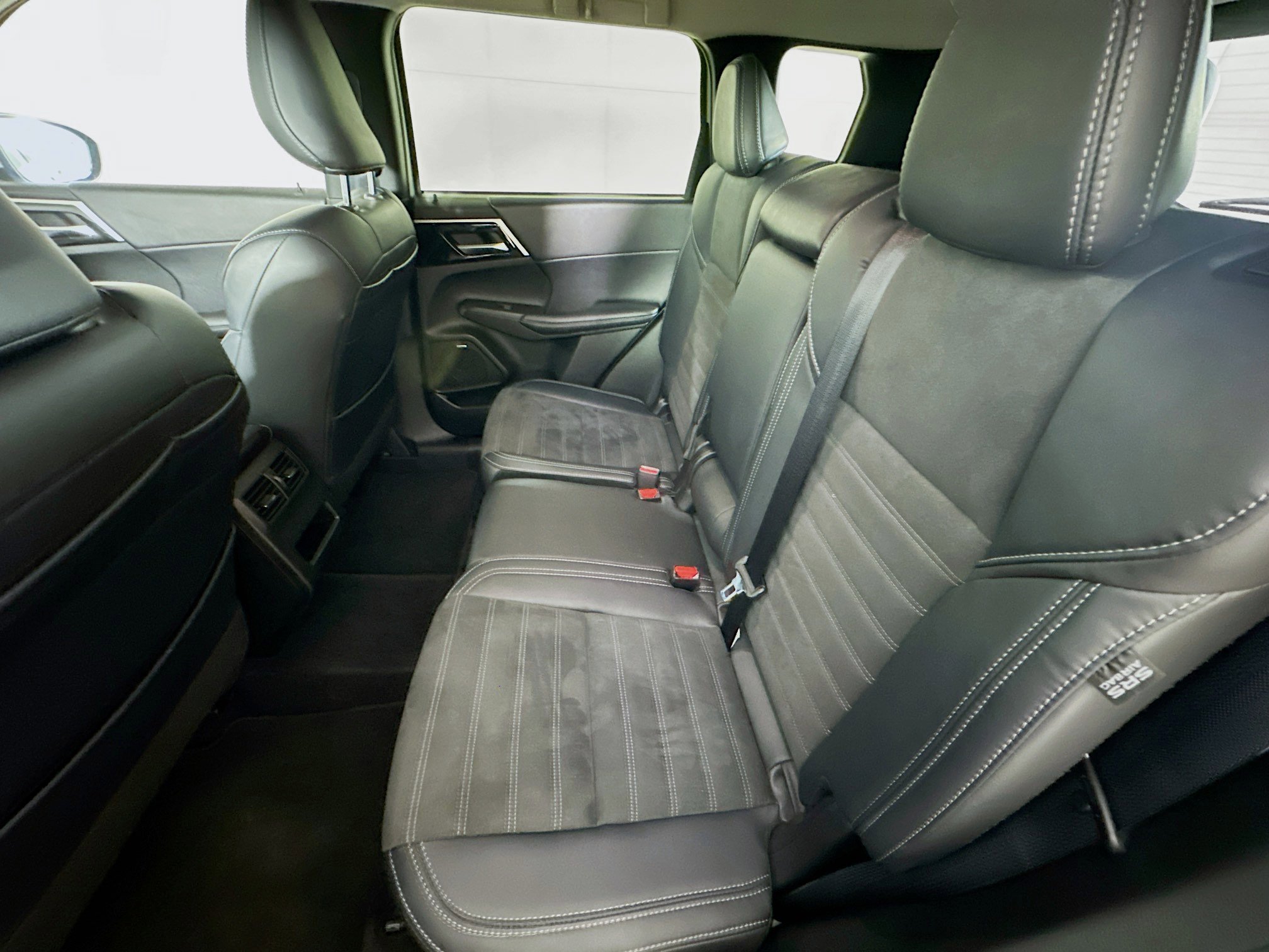 Used 2025 Mitsubishi Outlander SE AWD/4WD image 27