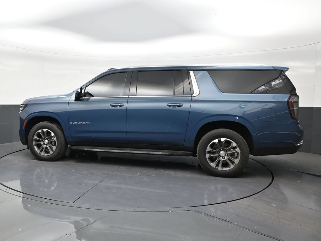 Used 2025 Chevrolet Suburban LT w/ Comfort Package RWD image 2