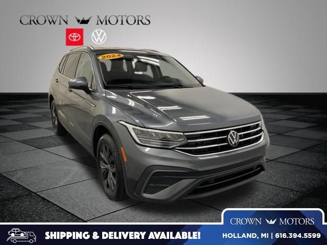 Used 2024 Volkswagen Tiguan SE AWD/4WD image 1