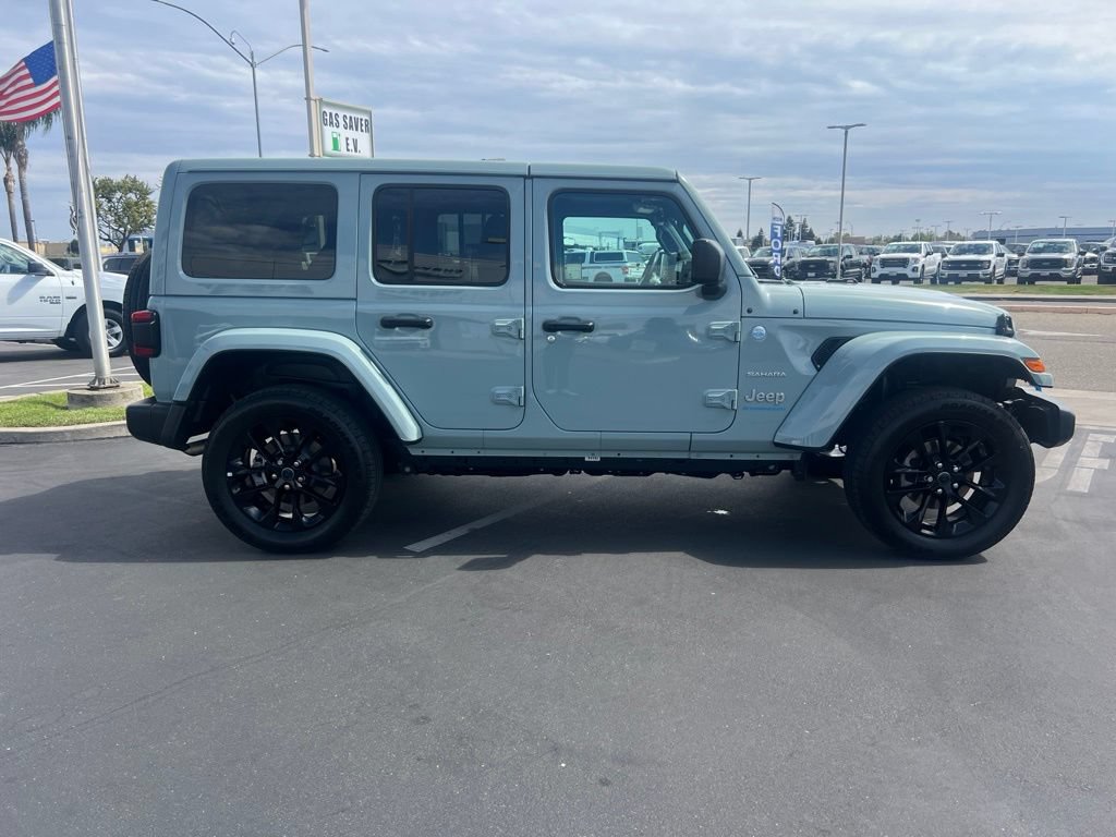 Used 2024 Jeep Wrangler Unlimited Sahara w/ Technology Group AWD/4WD image 12