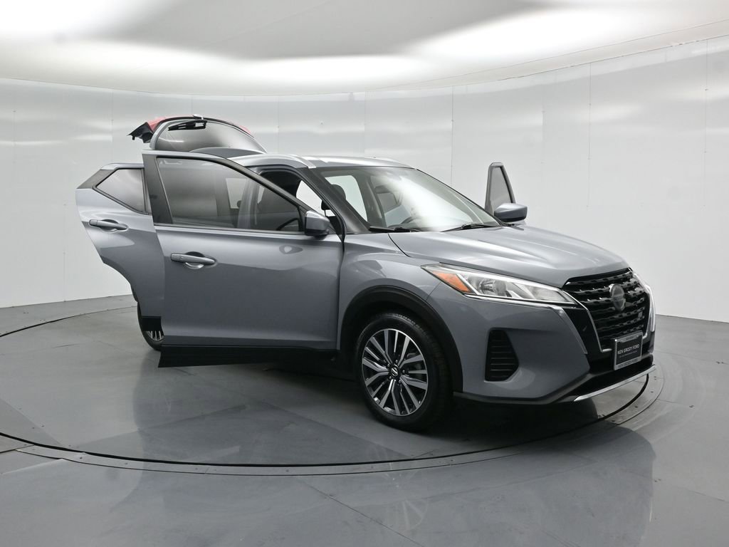 Used 2021 Nissan Kicks SV image 32