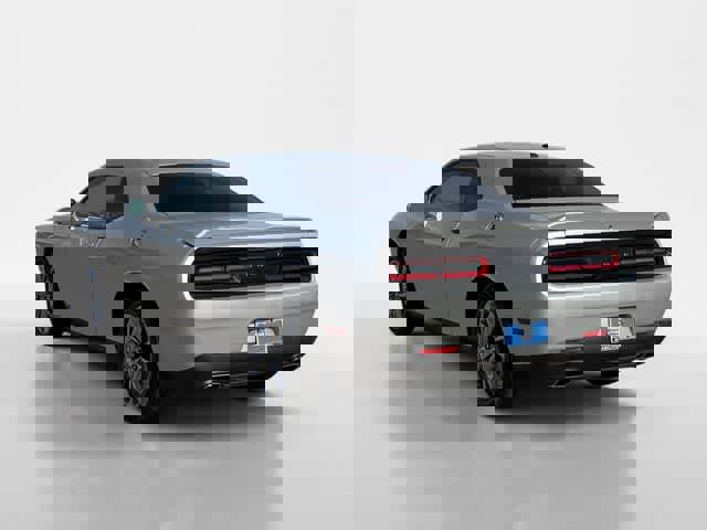 Used 2021 Dodge Challenger SXT image 3