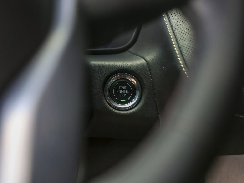 Used 2023 GMC Yukon SLT w/ SLT Luxury Package image 28