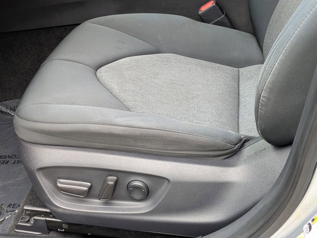 Used 2019 Toyota Camry LE FWD image 13