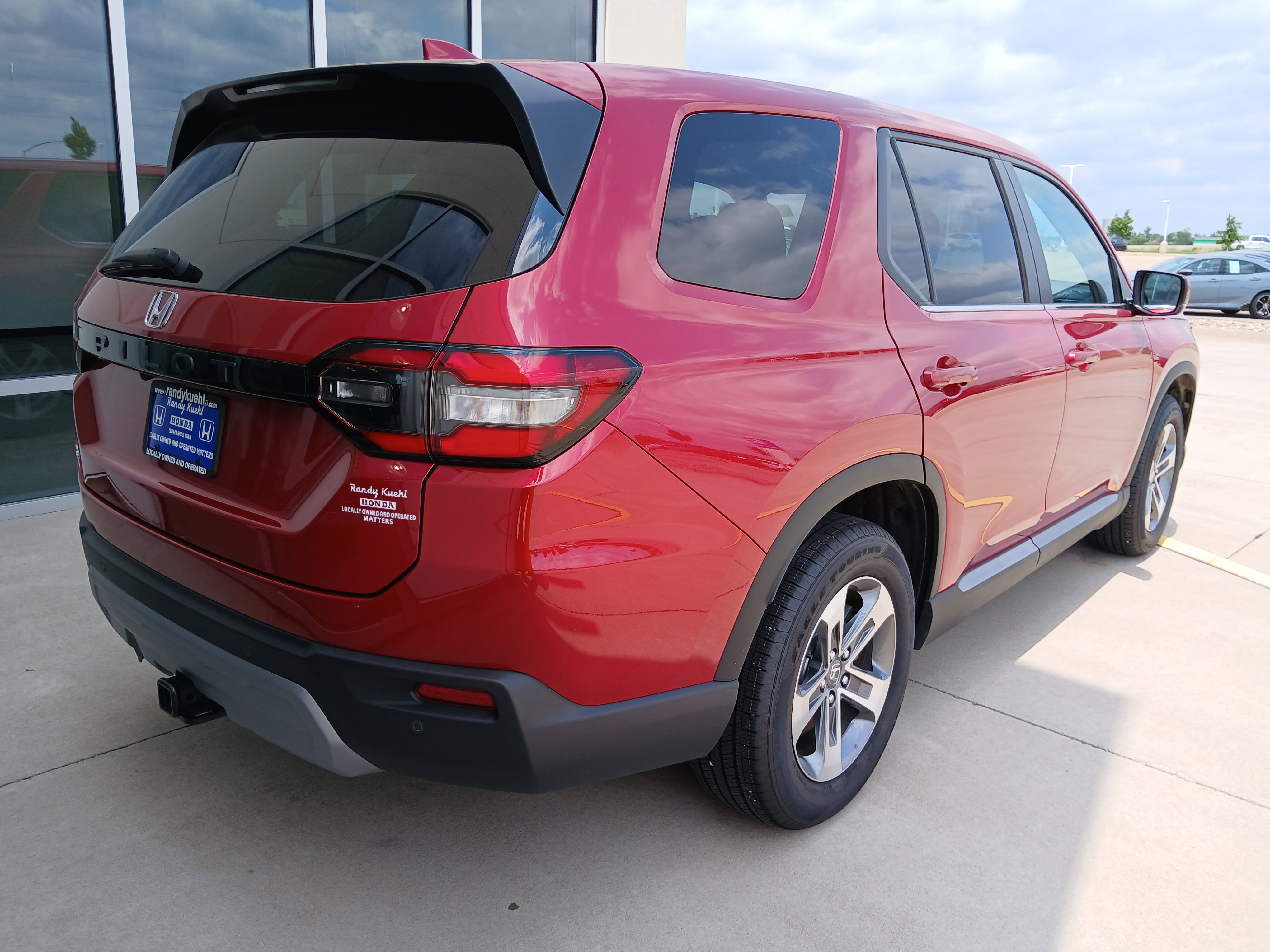 Used 2025 Honda Pilot EX-L image 7