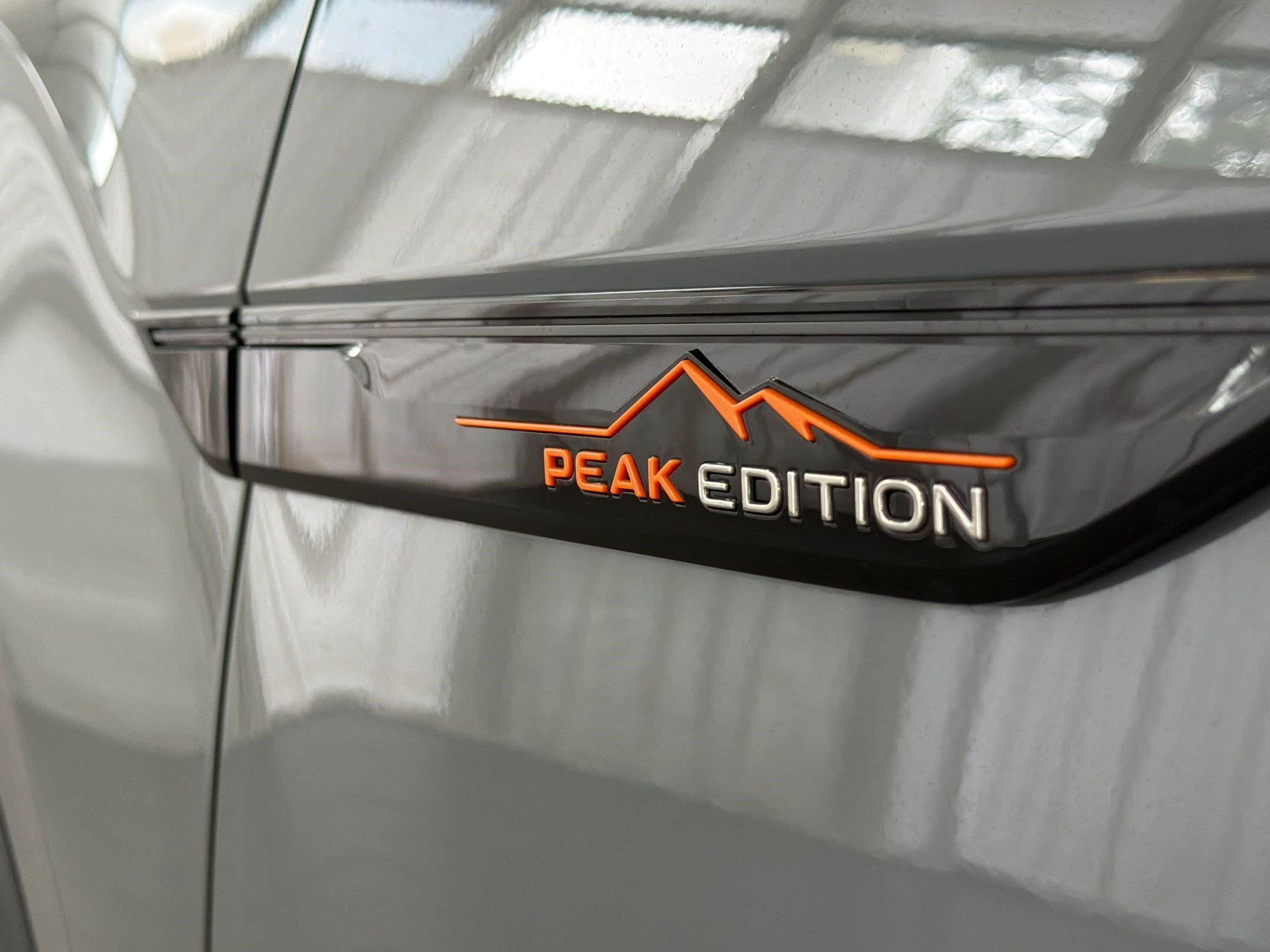 Used 2024 Volkswagen Atlas Peak Edition SEL AWD/4WD image 39